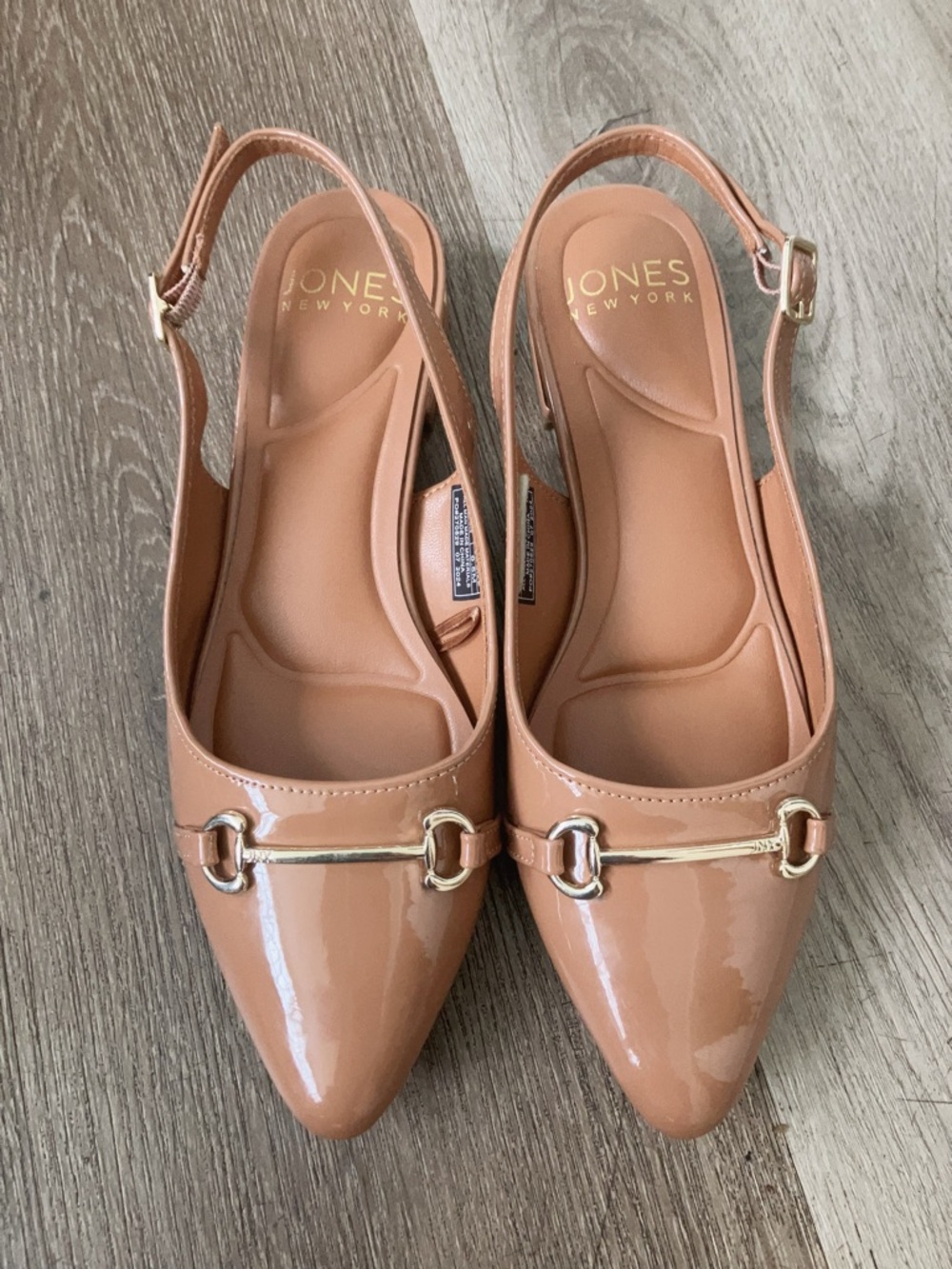 Jones New York Patent Pointed Toe Slingback Flats in Nude Tan